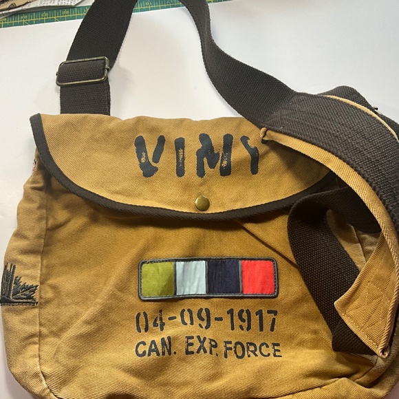 Red Canoe Vimy Canvas Bag - Picture 2 of 5
